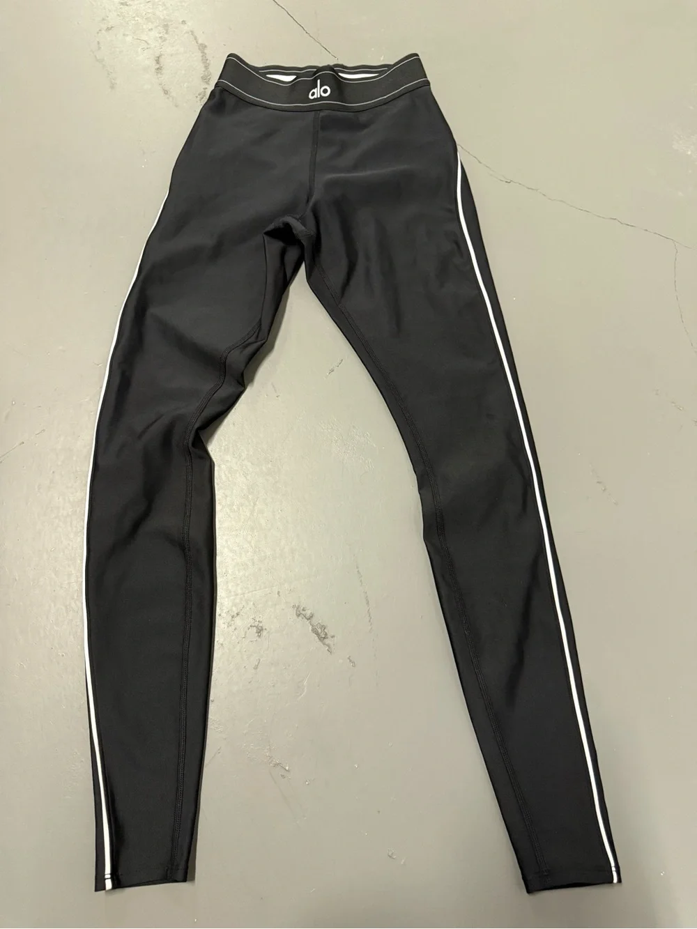 ALO Yoga sleek black